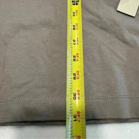 Fear of God Essentials Men’s T-shirt Desert Taupe Size Large NEW With Tags - Picture 4 of 11